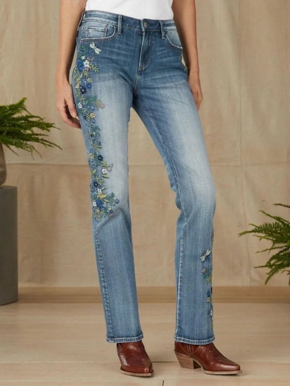 NWT DRIFTWOOD Kelly Dragonfly Bootcut Jeans Stretch Embroidered Floral Boho 32